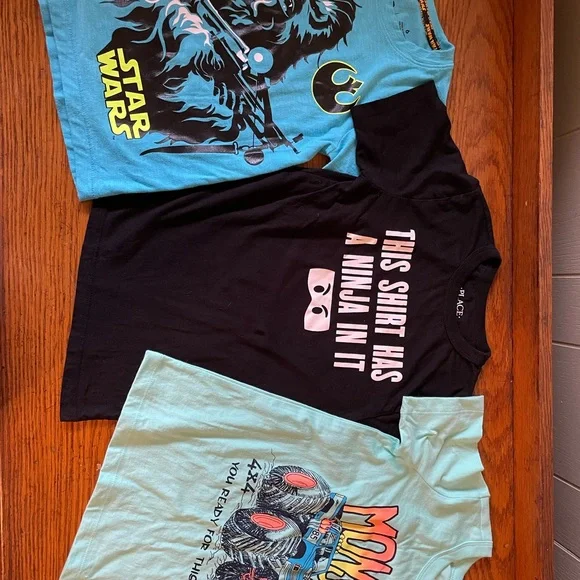 Child’s short-sleeve T-shirts - lot of 3 - Picture 1 of 10